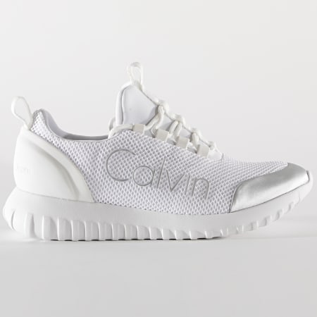 Calvin Klein - Baskets Femme Reika Low Top Lace Up RE0666 White Silver