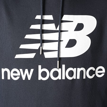 New Balance - Sweat Capuche Essential Stacked Logo MT03558 Bleu Marine