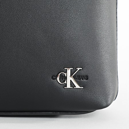 Calvin Klein - Sacoche Flat Pack 6158 Noir