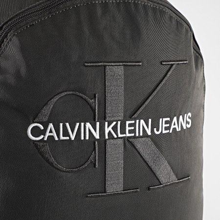 Calvin Klein - Sac A Dos Monogram Nylon 4733 Gris Anthracite