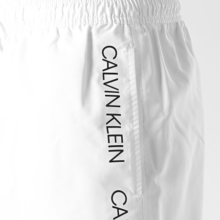 Calvin Klein - Short De Bain A Bandes Medium Drawstring 0294 Blanc