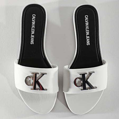 Calvin Klein - Claquettes Femme Flat Sandal Slide 0144 Bright White