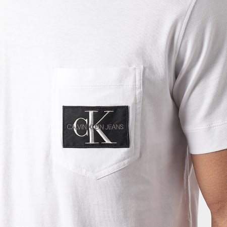 Calvin Klein - Tee Shirt Poche Monogram Badge 8088 Blanc