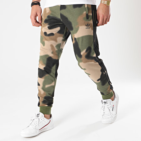 Adidas Originals - Pantalon Jogging A Bandes Camo AOP GN1894 Vert Kaki Camouflage