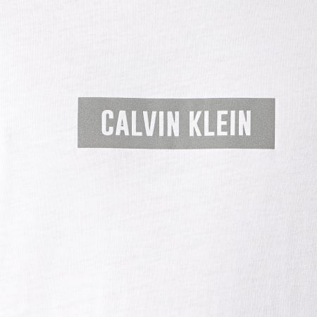 Calvin Klein - Tee Shirt PW GMS1K142 Blanc Réfléchissant
