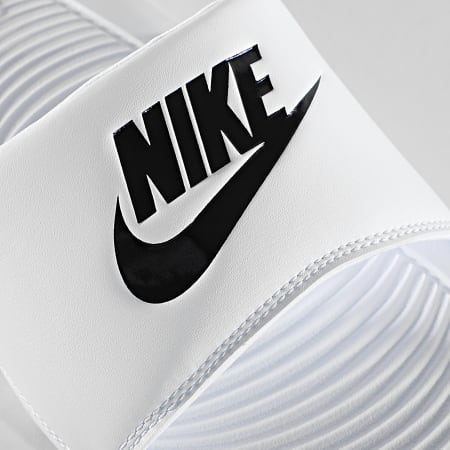 Nike - Claquettes Nike Victori One White
