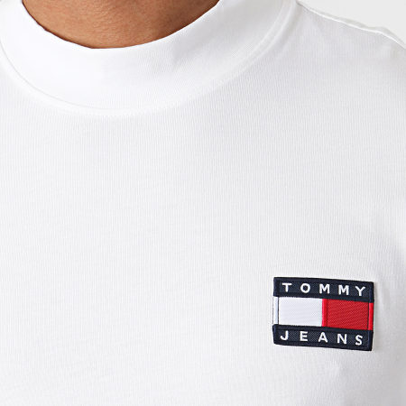 Tommy Jeans - Tee Shirt Manches Longues Badge Mock Neck 0281 Blanc
