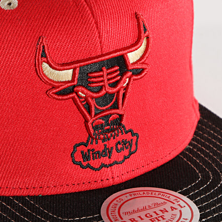 Mitchell and Ness - Casquette Snapback Contrast Stitch 6HSSDX19003 Chicago Bulls Rouge