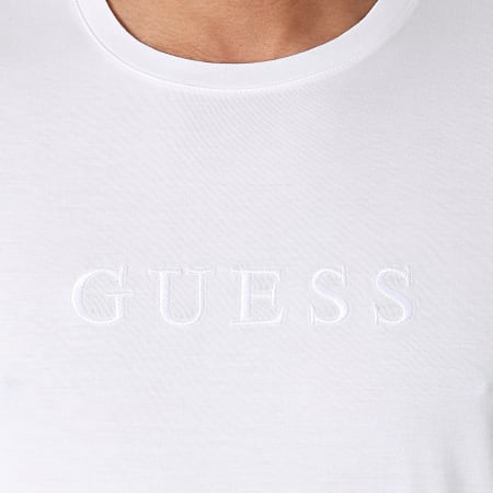 Guess - Tee Shirt M82P64-R7HD0 Blanc