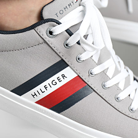 Tommy Hilfiger - Baskets Essential Stripes Detail Sneaker 3389 Antique Silver
