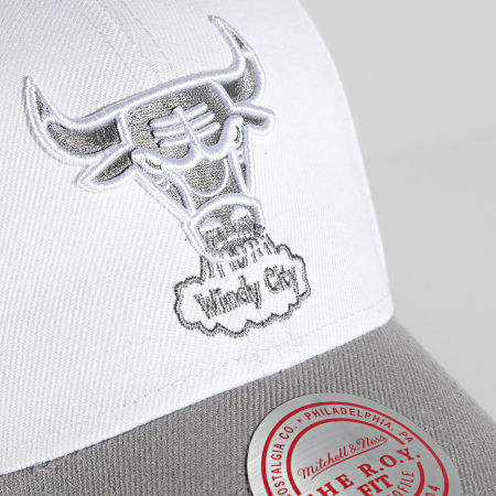 Mitchell and Ness - Casquette Grey 7 Pro Roy Velcro Chicago Bulls Blanc