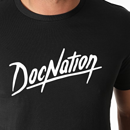 Dr. Yaro & La Folie - Camiseta Doc Nation Negro Blanco