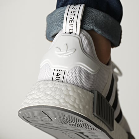 Adidas Originals - Baskets NMD R1 Primeblue GZ9261 Footwear White Core Black Grey Three