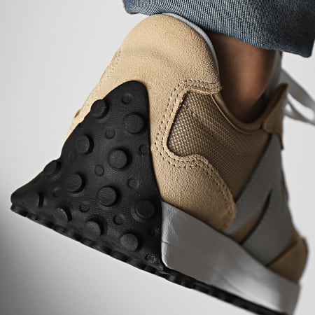 New balance noir et camel hotsell
