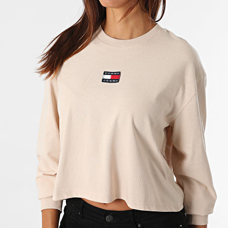 Tommy Jeans - Tee Shirt Manches Longues Femme Crop Tommy Badge 1013 Beige