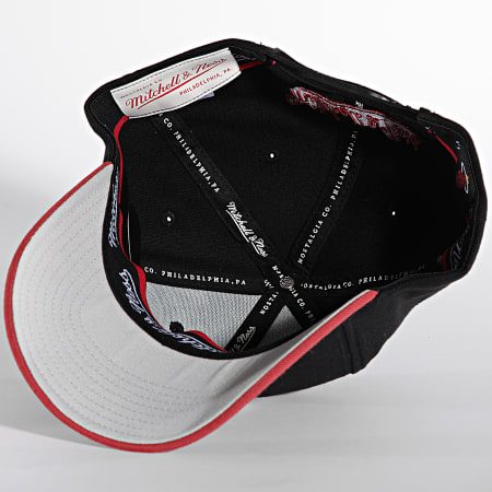 Mitchell and Ness - Casquette Wool 2 Tone Stretch Miami Heat Noir Rouge