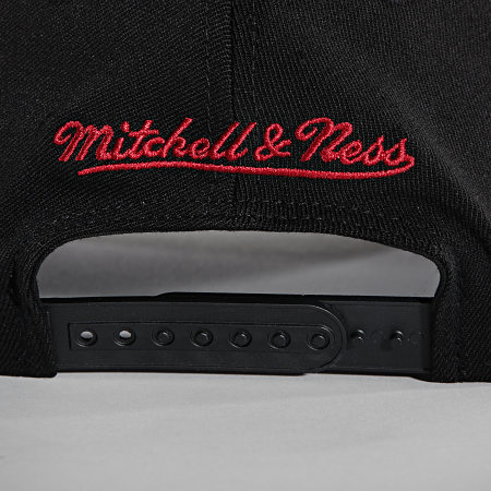 Mitchell and Ness - Casquette Wool 2 Tone Stretch Miami Heat Noir Rouge
