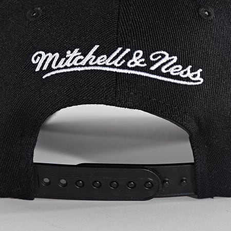 Mitchell and Ness - Casquette Front Post Stretch Brooklyn Nets Noir Blanc