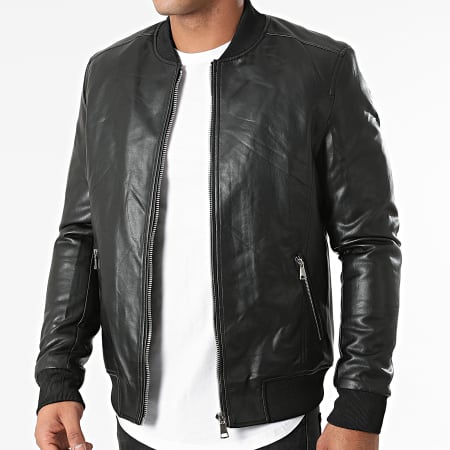 Frilivin bomber 2025