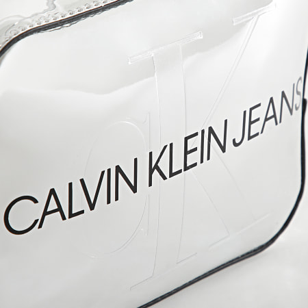 Calvin Klein - Sac A Main Femme Sculpted Camera Bag 8377 Chrome