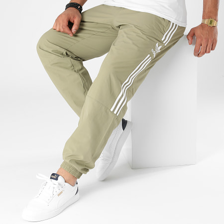 Adidas Originals - Pantalon Jogging A Bandes Lock Up H41387 Vert Kaki Clair