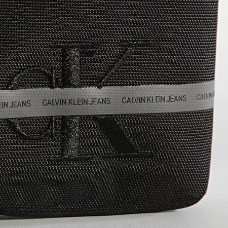 Calvin Klein - Sacoche Sport Essential Flatpack 7588 Noir