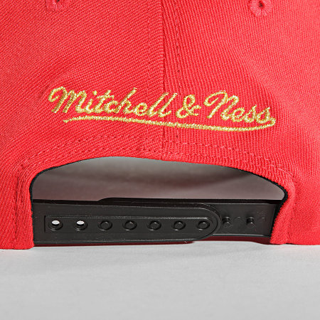 Mitchell and Ness - Casquette Snapback Golden Black Redline Chicago Bulls Rouge