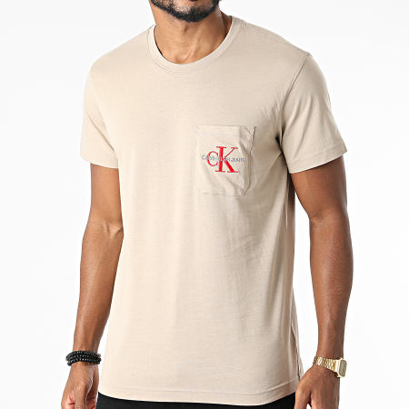 Calvin Klein - Tee Shirt Poche Monogram Embroidery 9098 Beige