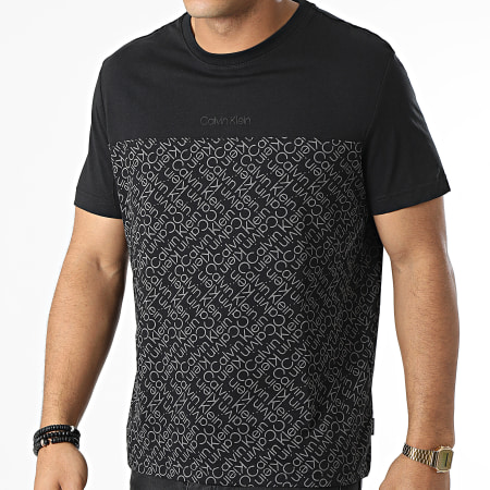 Calvin Klein - Allover Logo Print Block Camiseta 8313 Negro