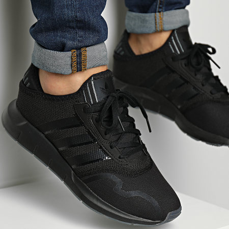Adidas Originals - Baskets Swift Run X H03071 Core Black Carbon