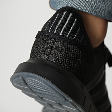 Adidas Originals - Baskets Swift Run X H03071 Core Black Carbon