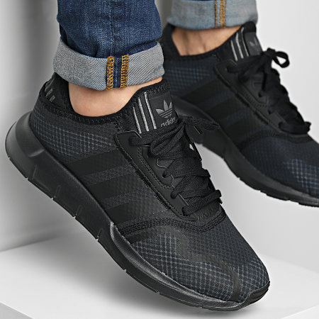 Adidas Originals - Baskets Swift Run X H04305 Core Black Grey Five