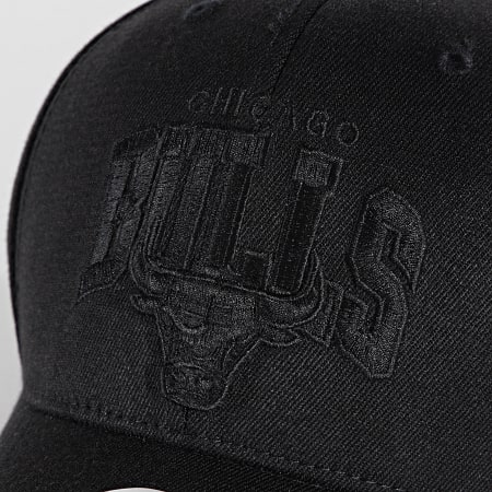 Mitchell and Ness - Casquette Black Out Arch Classic Chicago Bulls Noir