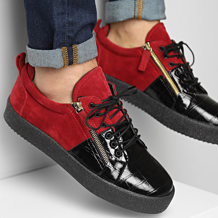 Zapatillas rojas y negras 2025