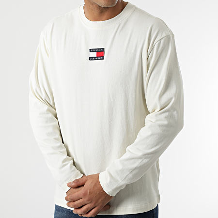 Tommy Jeans - Camiseta de manga larga con insignia de Tommy 0932 Blanco roto