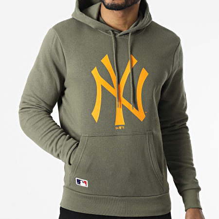 New Era - Logotipo del equipo de temporada Sudadera con capucha de los New York Yankees verde caqui