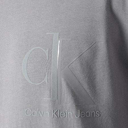 Calvin Klein - Manica lunga con splicing sul retro Graphic Tee Shirt 9720 Grigio