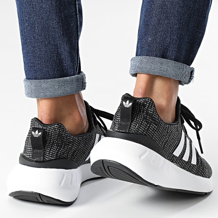 Adidas Originals - Baskets Femme Swift Run 22 GW8176 Core Black Cloud White Grey Five