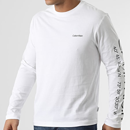Calvin Klein - Camiseta de manga larga con logo de coordenadas 8445 White