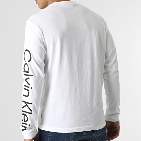 Calvin Klein - Camiseta de manga larga con logo de coordenadas 8445 White