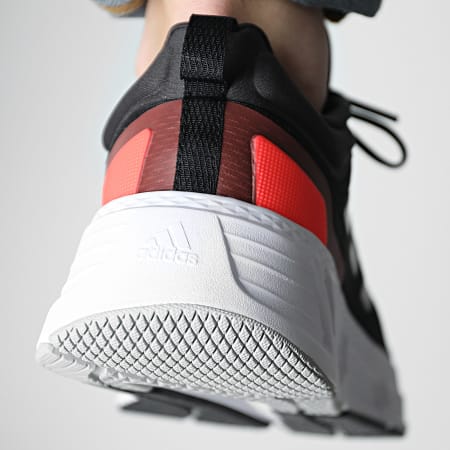 adidas - Baskets Questar GZ0632 Core Black Solar Red Cloud White