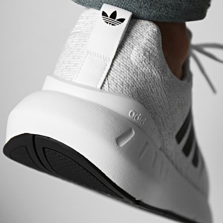 Baskets Swift Run 22 GY3047 Cloud White Core Black Grey One