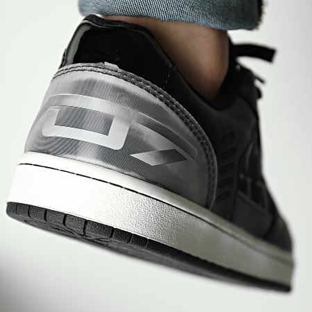 VO7 - Sneakers nere