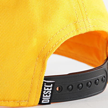 Diesel - Cappello a forma di runa giallo