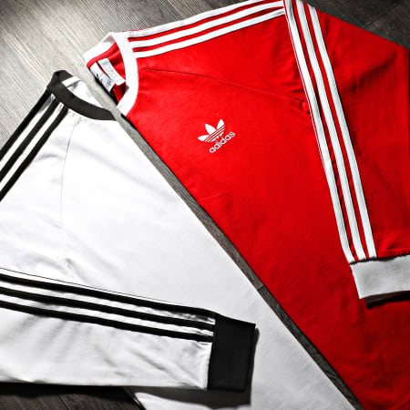 Adidas Originals - Camiseta Manga Larga Con Rayas HE9532 Roja