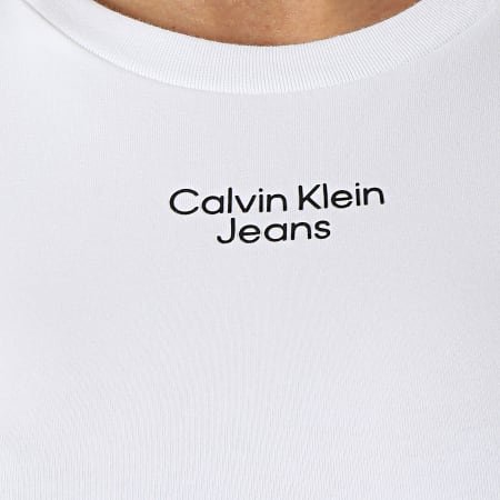 Calvin Klein - Tee Shirt Femme Stacked Logo 8707 Blanc