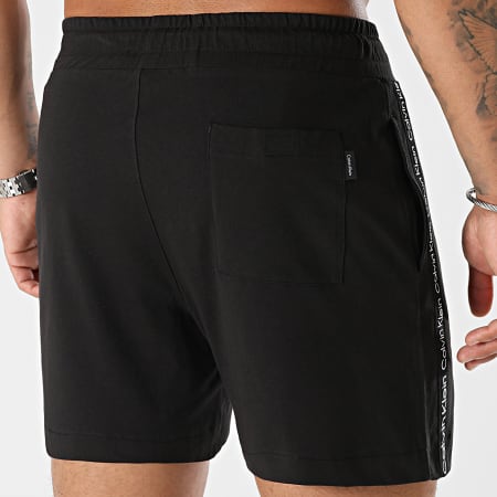 Calvin Klein - Pantaloncini da jogging a fascia Maglia media 0762 Nero