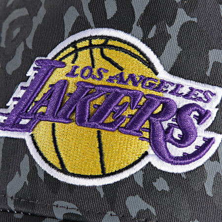 New Era - Gorra trucker gris de camuflaje de temporada de Los Angeles Lakers