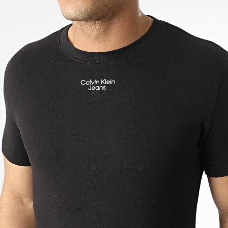 Calvin Klein - Maglietta con logo impilato 0595 Nero