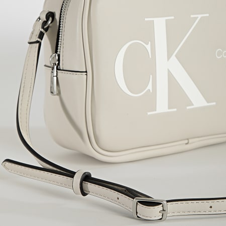 Calvin Klein - Bolso esculpido para mujer 9309 Beige